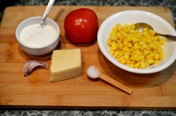 Салат помидоры кукуруза сыр