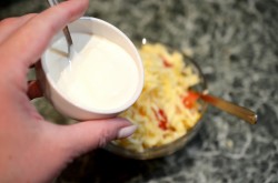 Салат помидоры кукуруза сыр