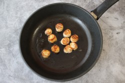 название картинки Салат с морскими гребешками