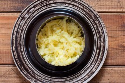 Салат с плавленным сыром и курицей