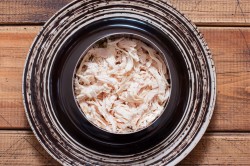 Салат с плавленным сыром и курицей