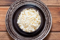 Салат с плавленным сыром и курицей