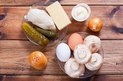 название картинки Салат рафаэлло с курицей и грибами