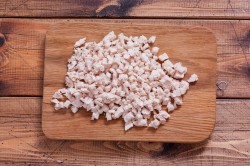 название картинки Салат рафаэлло с курицей и грибами