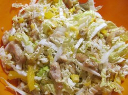 название картинки Салат Ревнивец с курицей и сухариками