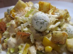 название картинки Салат Ревнивец с курицей и сухариками