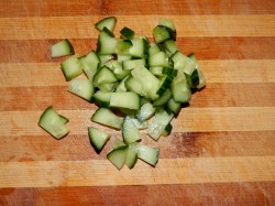 Салат с рисом, огурцом и яйцом