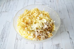 название картинки Салат Ромашка с чипсами