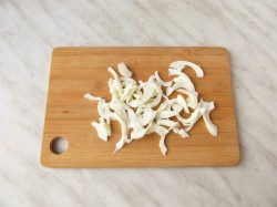 название картинки Салат Ромашка с копченой курицей