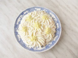 название картинки Салат Ромашка с копченой курицей