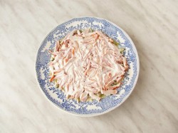 название картинки Салат Ромашка с копченой курицей