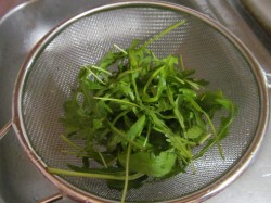 название картинки Салат руккола кедровые орешки креветки