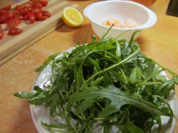 название картинки Салат руккола кедровые орешки креветки