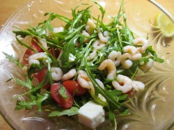 название картинки Салат руккола кедровые орешки креветки