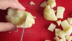 Салат из куриных потрошков с солеными огурцами