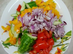 название картинки Салат с адыгейским сыром