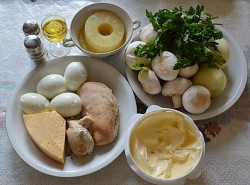 название картинки Салат с ананасами и шампиньонами слоями