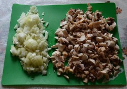 название картинки Салат с ананасами и шампиньонами слоями