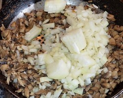 название картинки Салат с ананасами и шампиньонами слоями