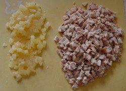 название картинки Салат с ананасами и шампиньонами слоями