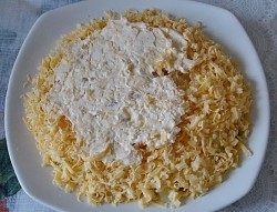 название картинки Салат с ананасами и шампиньонами слоями