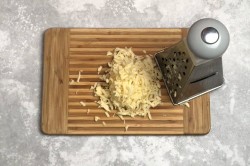 название картинки Салат с ананасом грецкими орехами и курицей