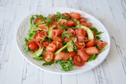 название картинки Салат с авокадо и красной рыбой