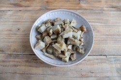 Салат с фасолью и грибами