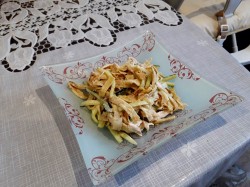 Салат с белым куриным мясом, огурцом и яичными блинчиками - шаг 14 Салат с белым куриным мясом, огурцом и яичными блинчиками - шаг 14