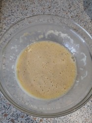 Салат с белым куриным мясом, огурцом и яичными блинчиками - шаг 3 Салат с белым куриным мясом, огурцом и яичными блинчиками - шаг 3