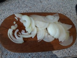 Салат с белым куриным мясом, огурцом и яичными блинчиками - шаг 6 Салат с белым куриным мясом, огурцом и яичными блинчиками - шаг 6