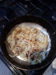 Салат с белым куриным мясом, огурцом и яичными блинчиками - шаг 7 Салат с белым куриным мясом, огурцом и яичными блинчиками - шаг 7