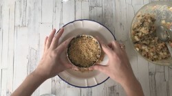 название картинки Салат с белыми грибами и курицей