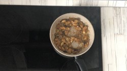 название картинки Салат с белыми грибами и курицей