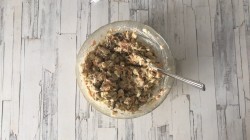 название картинки Салат с белыми грибами и курицей