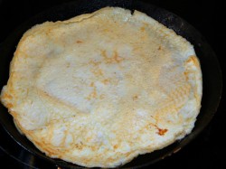 название картинки Салат с блинами и колбасой