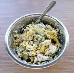 название картинки Салат с блинами и курицей