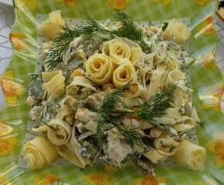 название картинки Салат с блинами и курицей