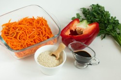 название картинки Салат с болгарским перцем и корейской морковью