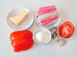 название картинки Салат с болгарским перцем крабовыми палочками и помидорами