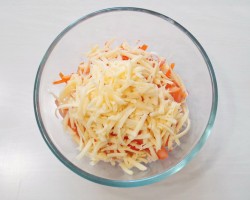 название картинки Салат с болгарским перцем крабовыми палочками и помидорами