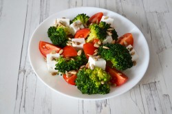 название картинки Салат греческий с сыром сиртаки брокколи, помидорами