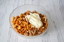 Грибной салат с маринованными опятами и ветчиной