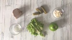 Салат с бужениной и солеными огурцами