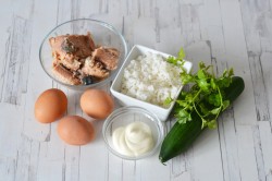 название картинки Салат с горбушей консервированной рисом и яйцом