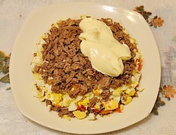 название картинки Салат с говядиной и гранатами, грецкими орехами