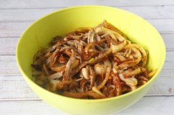 название картинки Салат с говядиной и маринованным луком