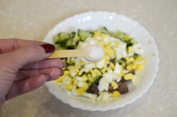 Салат с говядиной и маринованными огурцами