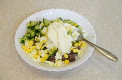 Салат с говядиной и маринованными огурцами