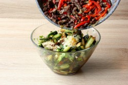 название картинки Салат с говядиной и огурцами